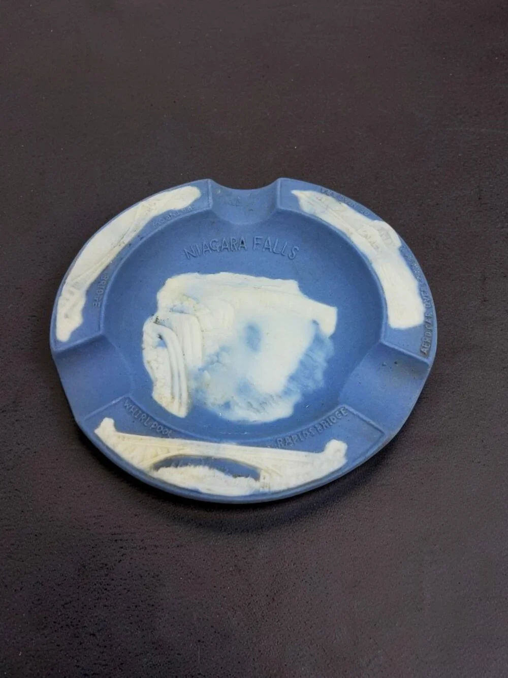 vintage 1940s sandstone blue/white niagara falls ashtray